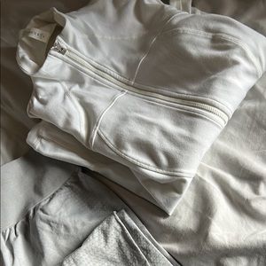 gymshark leggings size small (35$) lulu define jacket pullover size 6 ($70)